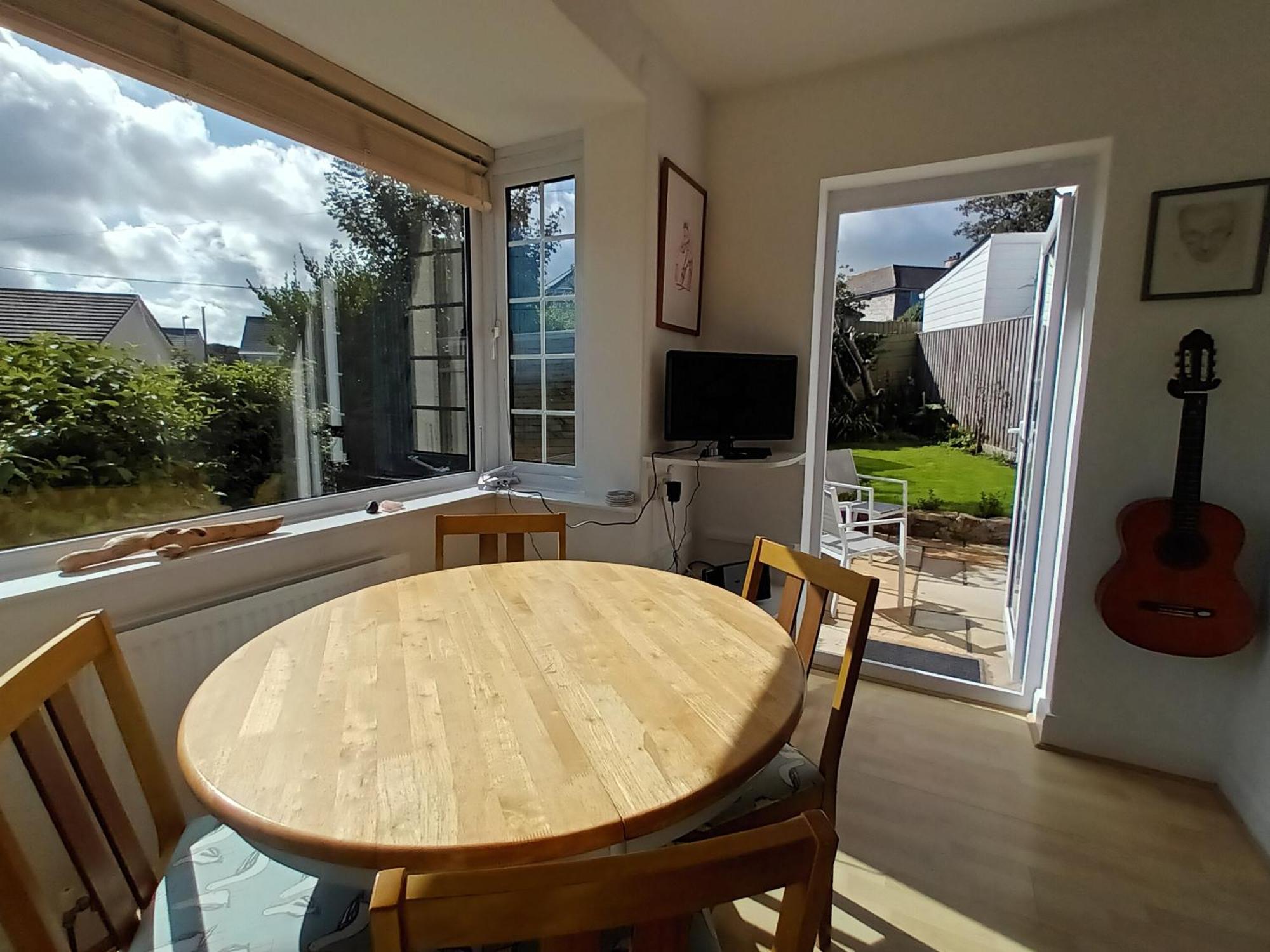 Sunrise! ~ 2 Bedrooms, Garden, Parking, Sea Views St Ives Buitenkant foto